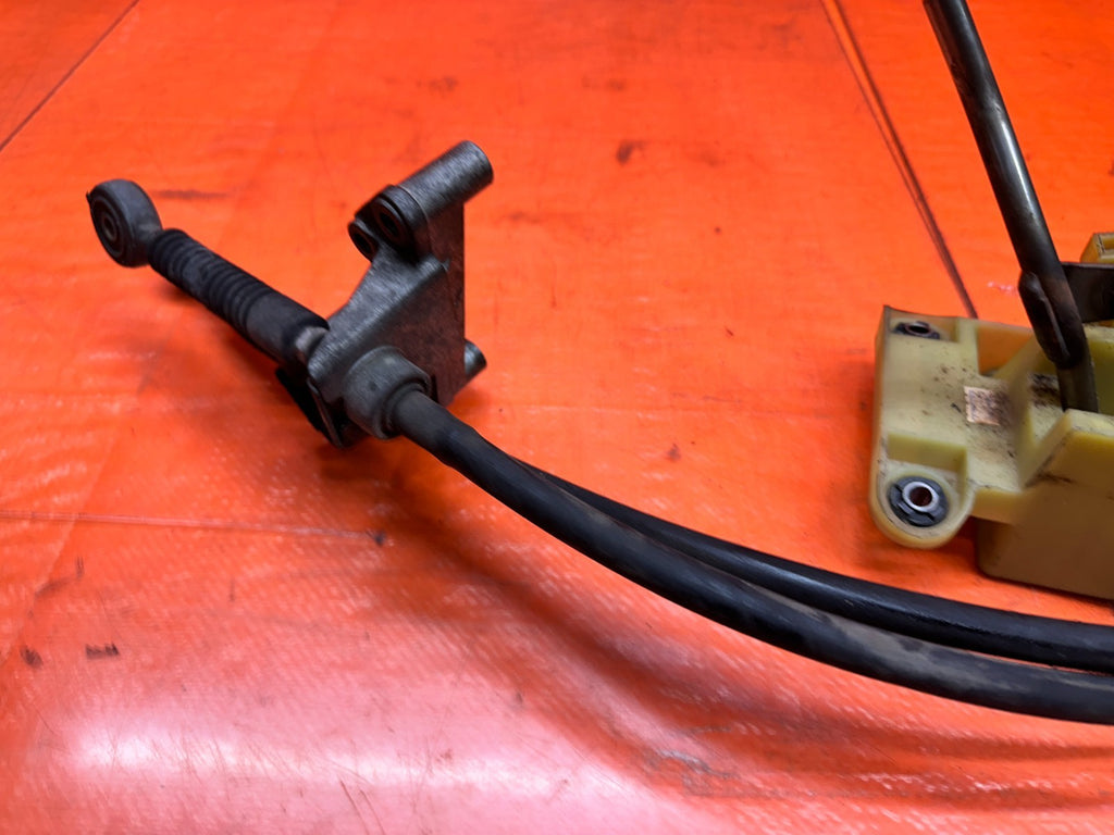 97 01 HONDA PRELUDE 2.2L MT MANUAL SHIFTER BOX BASE WITH SHIFT CABLES OEM #33614