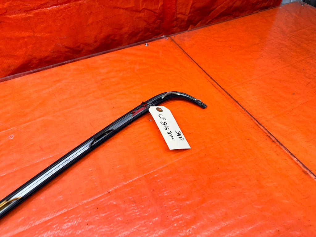 94-01 ACURA INTEGRA 4D SEDAN LEFT DRIVER WINDSHIELD WEATHERSTRIP SEAL #34015