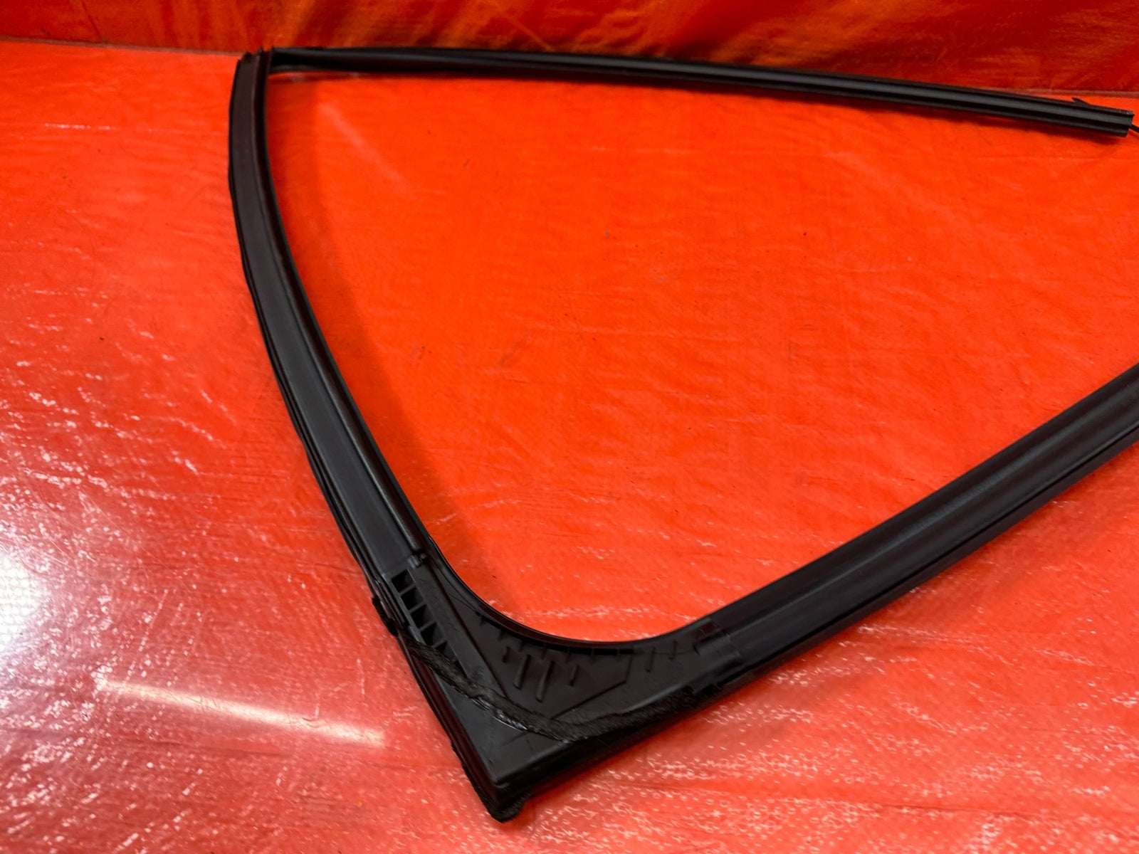 14 20 INFINITI Q50   PASSENGER RIGHT REAR DOOR GLASS RUN CHANNEL   OEM #24213