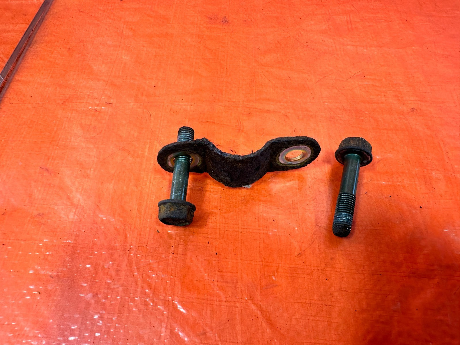 02 05 HONDA CIVIC SI EP3 HATCHBACK   STEERING RACK BRACE AND BOLTS OEM 3081