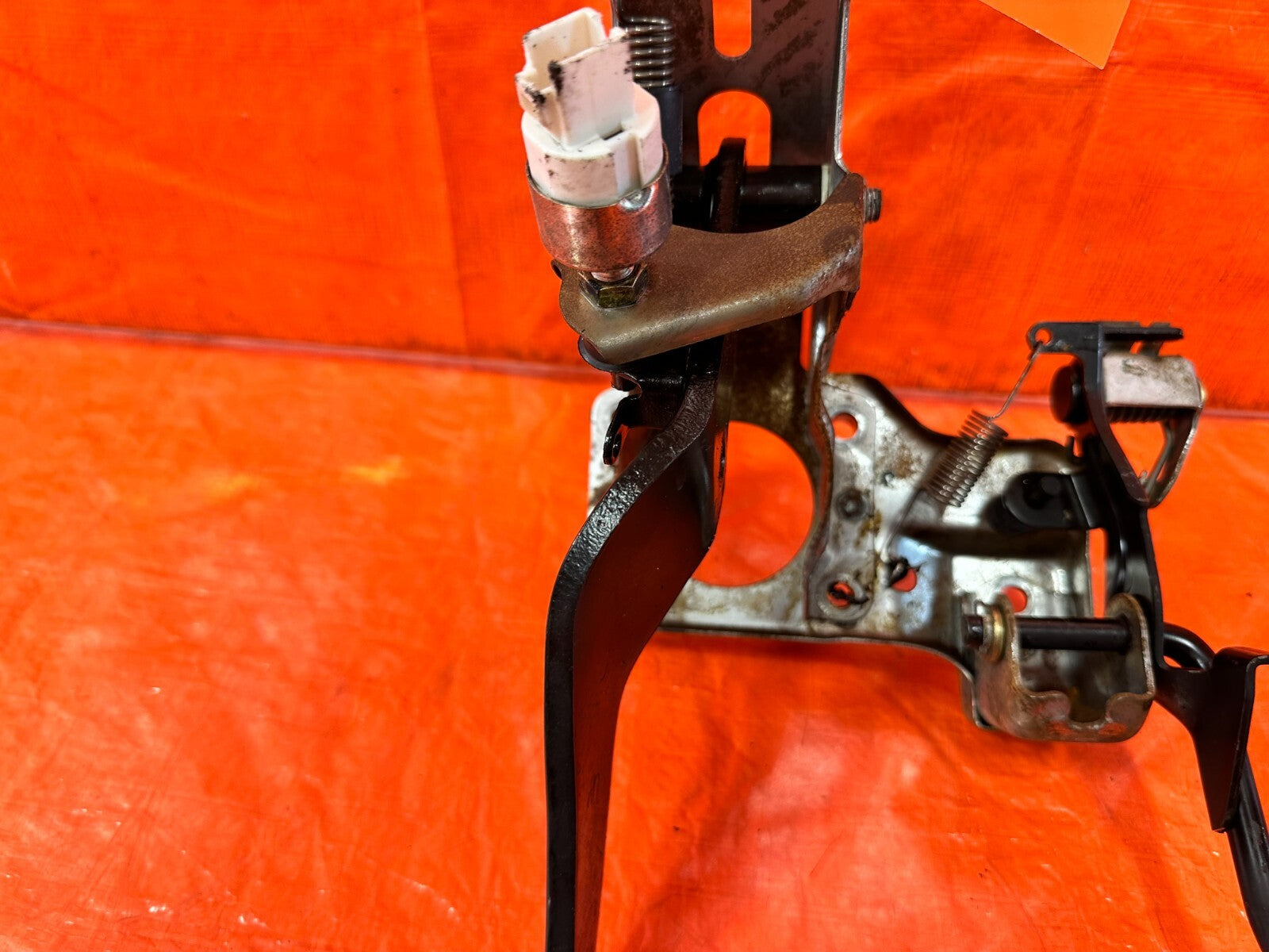 94 01 ACURA INTEGRA   AUTOMATIC TRANSMISSION MODEL   GAS AND BRAKE PEDAL OEM 2812