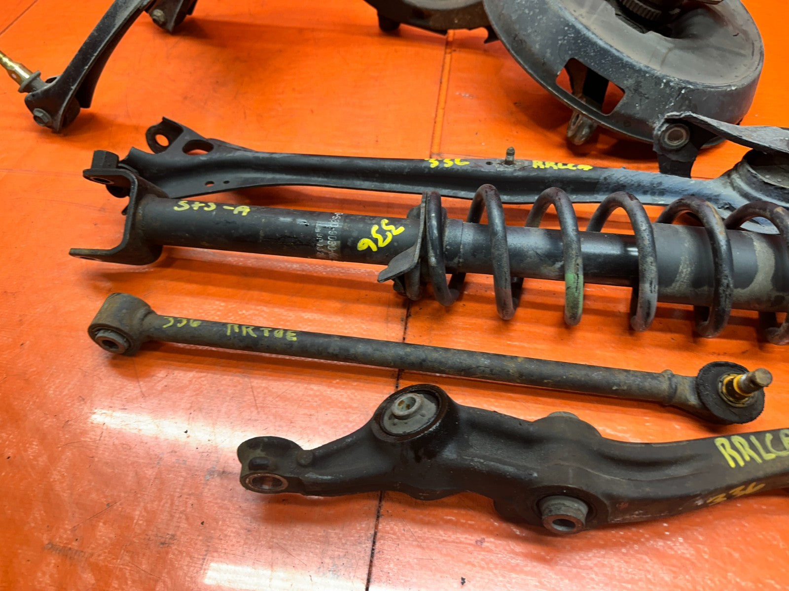 97 01 HONDA PRELUDE 2.2L LEFT DRIVER REAR KNUCKLE SPINDLE CONTROL ARMS OEM #3368
