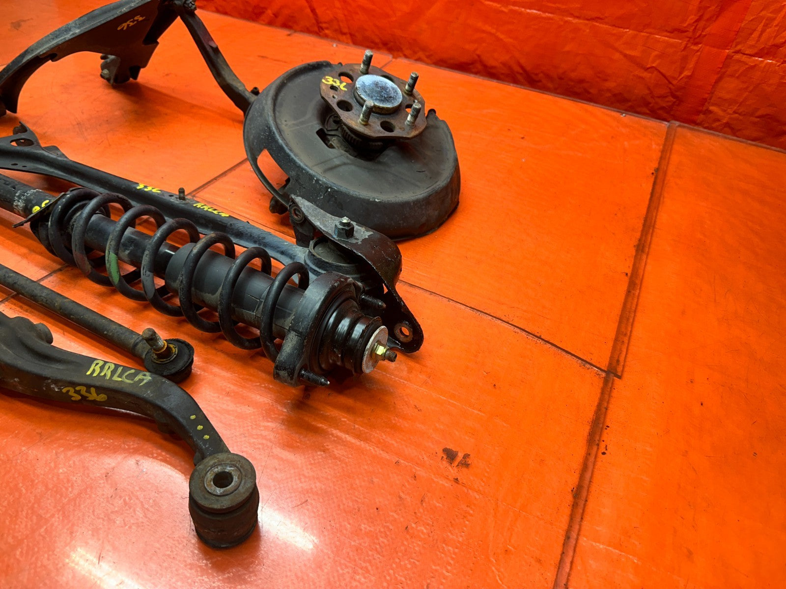 97 01 HONDA PRELUDE 2.2L LEFT DRIVER REAR KNUCKLE SPINDLE CONTROL ARMS OEM #33619