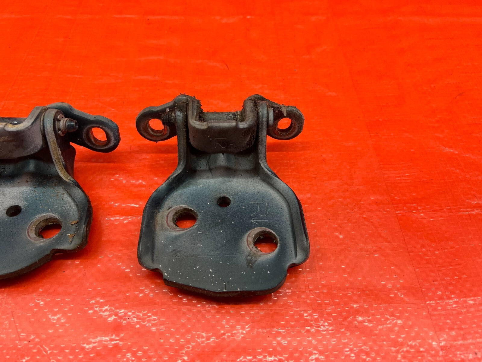 90 01 ACURA INTEGRA SEDAN / RIGHT FRONT DOOR HINGE SET / UPPER LOWER / OEM #1614