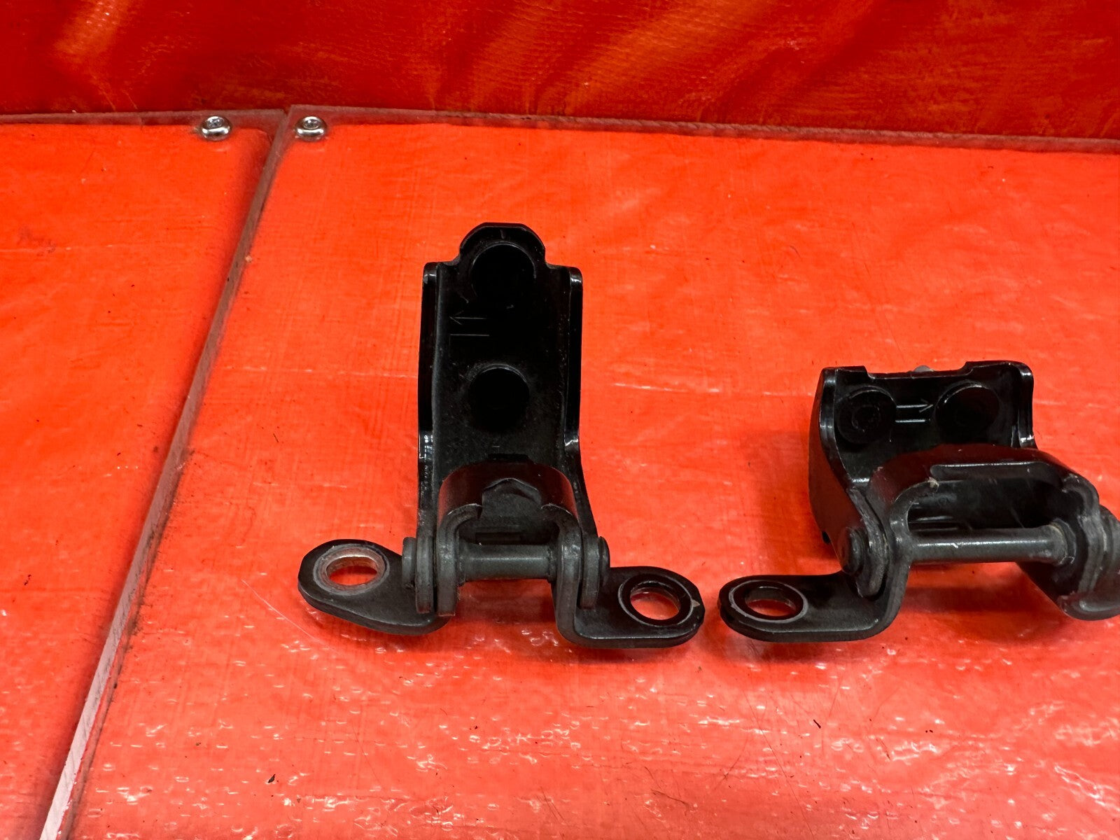 04 08 ACURA TSX   DRIVER LEFT REAR   DOOR HINGE SET UPPER LOWER   OEM #2056