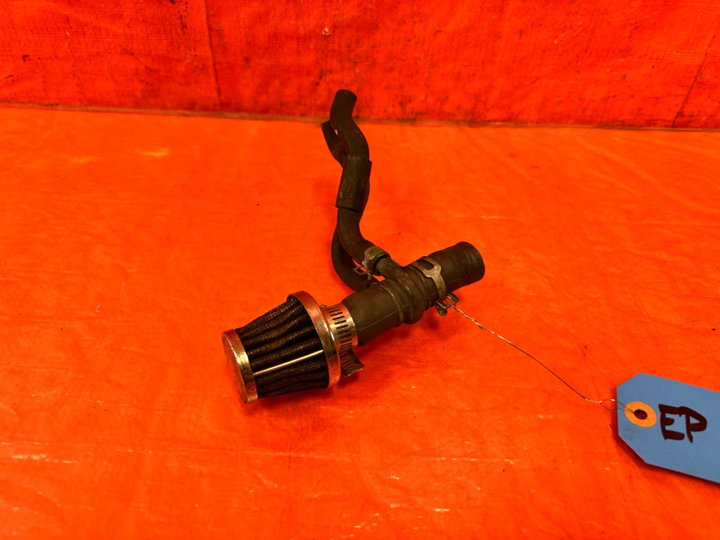 02 05 HONDA CIVIC SI EP3 HATCHBACK   K20A3 ON THE VALVE COVER BREATHER TUBE  3081