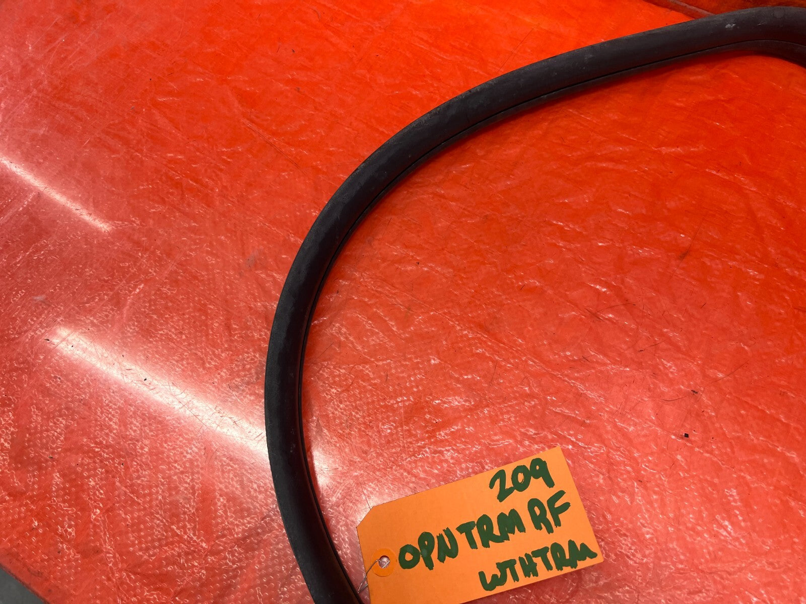 04 08 ACURA TSX   RIGHT FRONT DOOR TO CHASSIS WEATHER STRIP OPEN TRIM OEM #2096