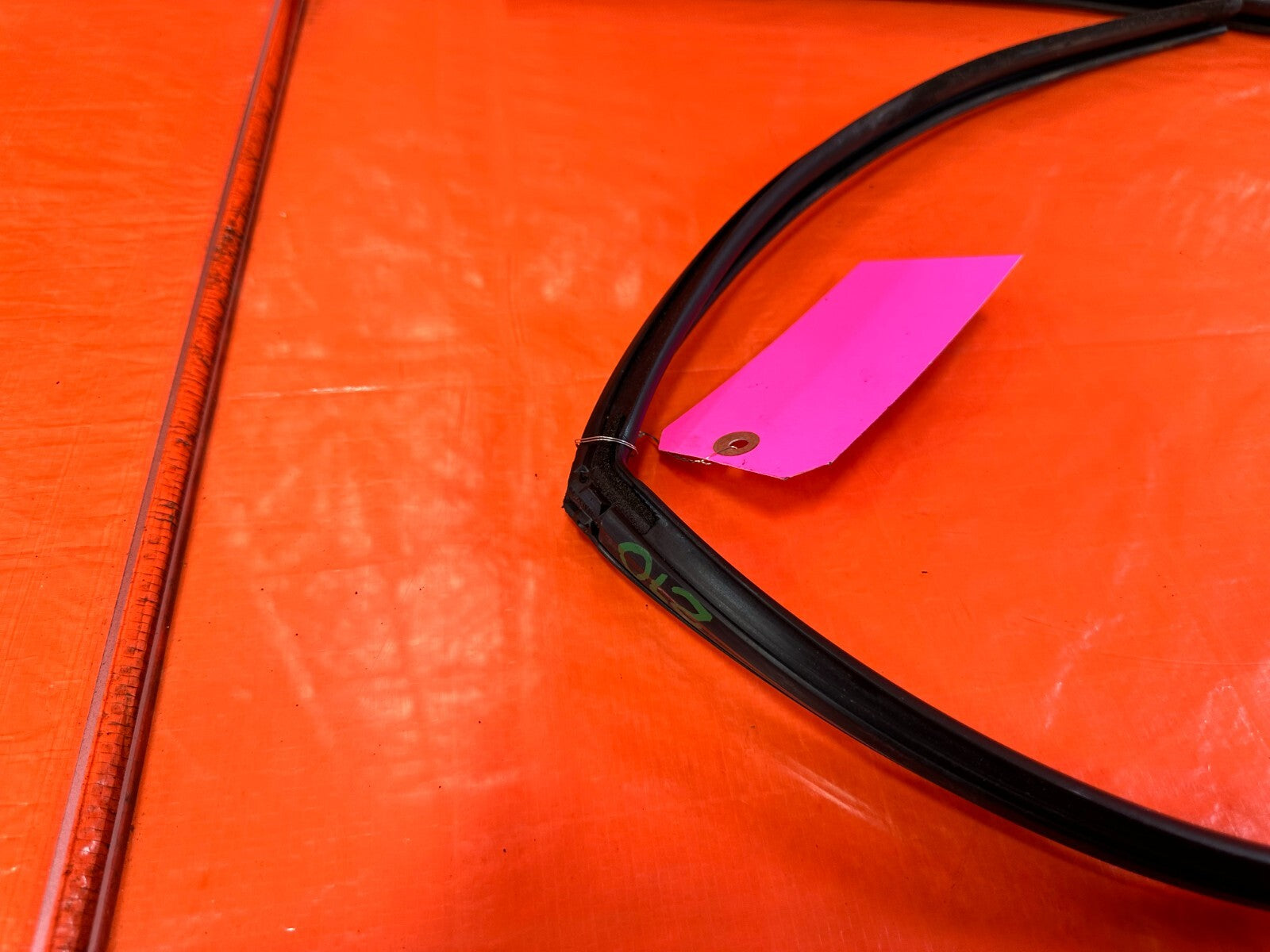 06 11 CIVIC 4D SEDAN   DRIVER LEFT FRONT WEATHER STRIP RUN CHANNEL OEM #2708