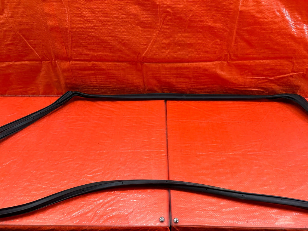 14 20 INFINITI Q50   PASSENGER RIGHT REAR DOOR WEATHER STRIP RUBBER SEAL OEM 2157