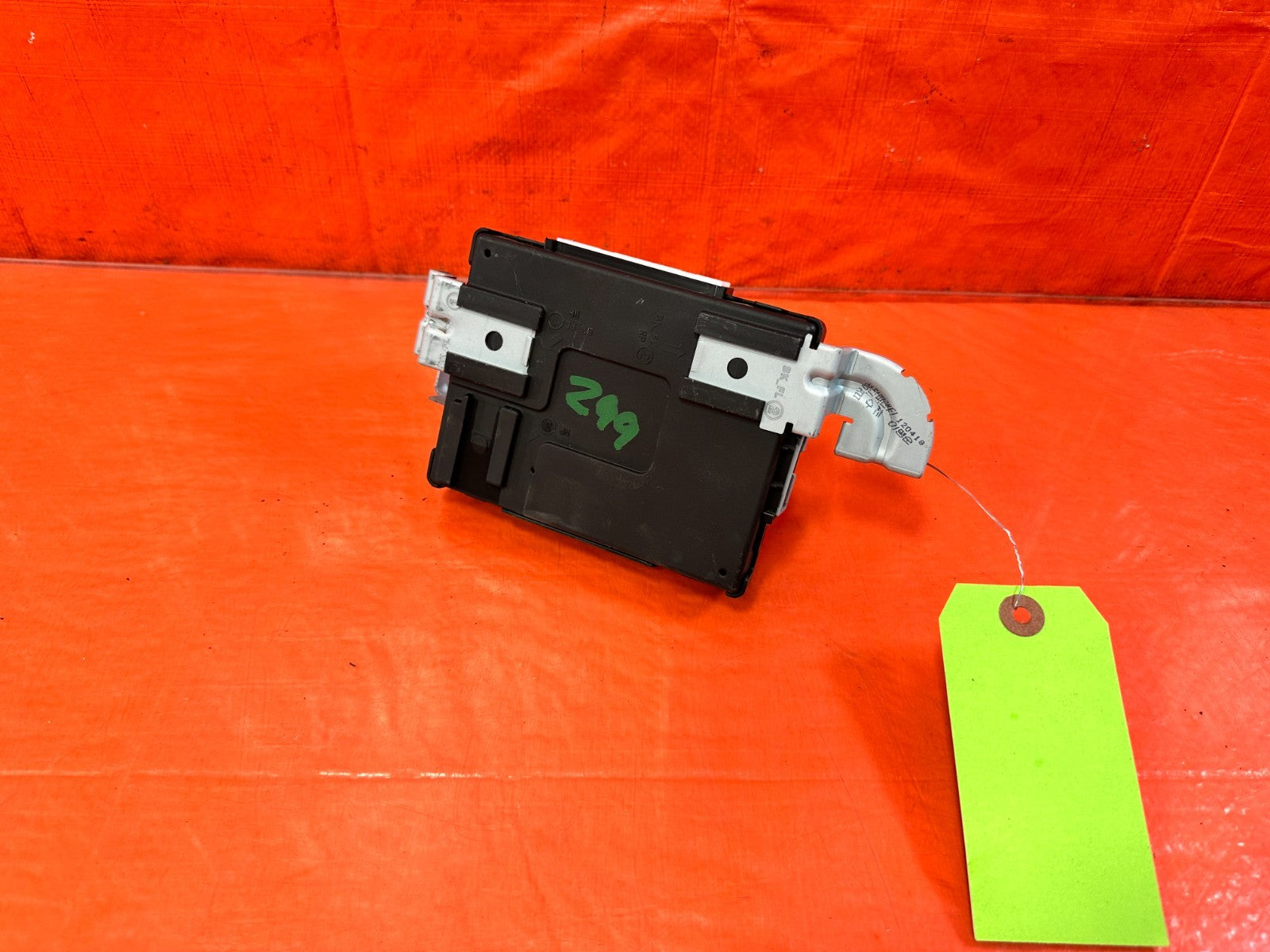10 16 HYUNDAI GENESIS COUPE 3.8L   95400 2M850   BODY CONTROL MODULE / BCM #2992