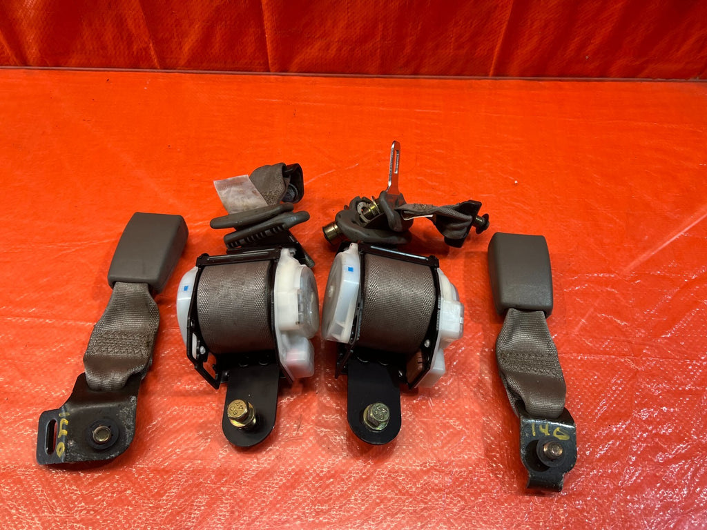 02 06 ACURA RSX TYPE S & BASE   REAR SEAT BELT SET LEFT RIGHT   TAN   OEM #1400