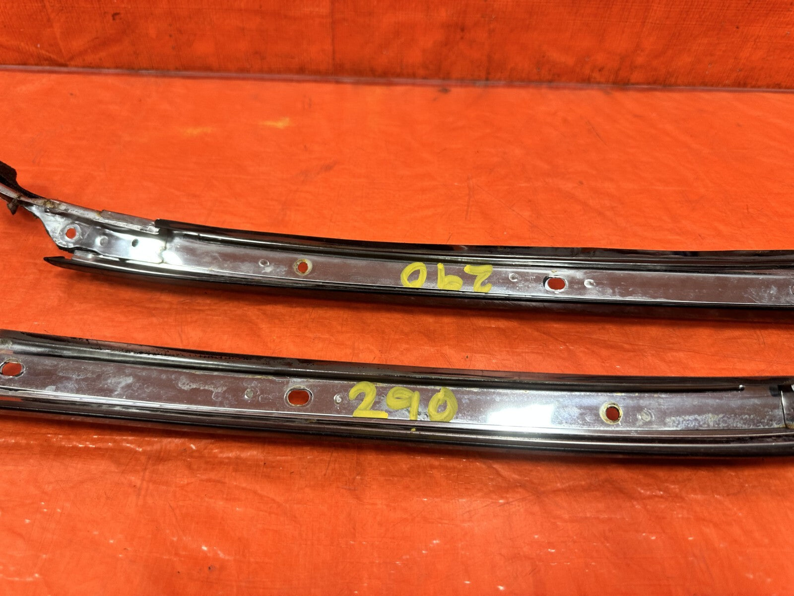 00 09 HONDA S2000   CONVERTIBLE TOP MOUNTING WINDSHIELD TRIM LEFT RIGHT OEM 2902