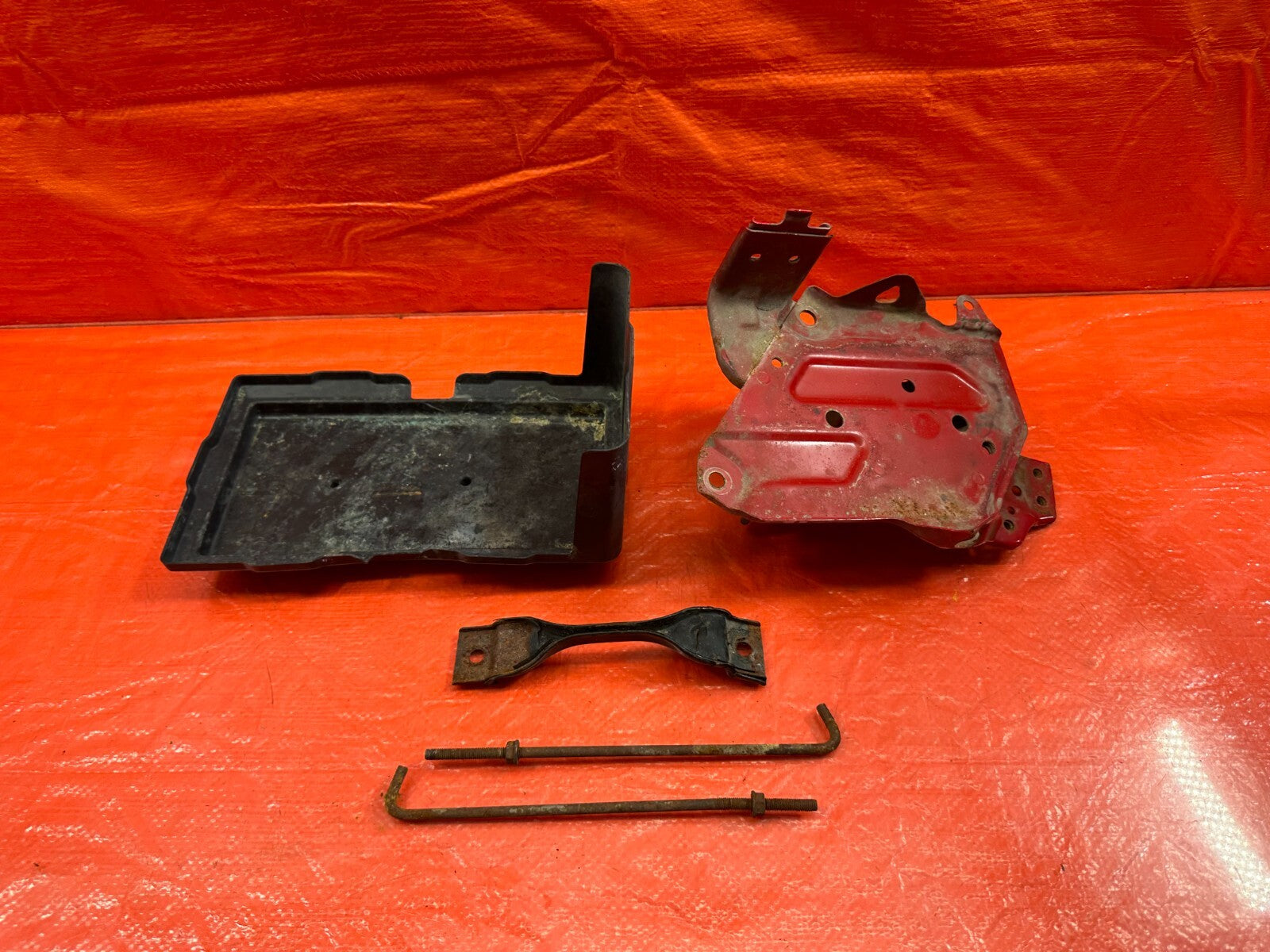 06 11 HONDA CIVIC   BATTERY TRAY AND PLASTIC COMBO   OEM OE #2043
