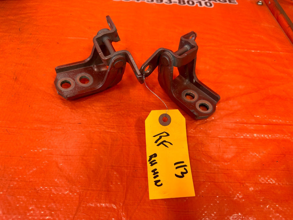 14 20 INFINITI Q50   PASSENGER RIGHT FRONT DOOR HINGE SET UPPER LOWER   OEM #1130