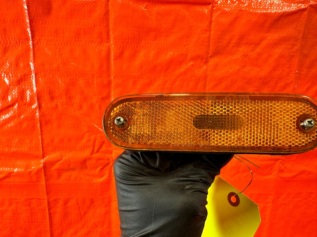 90 97 MAZDA MX 5 MIATA   DRIVER LEFT   AMBER FRONT BUMPER REFLECTOR   OEM #2676