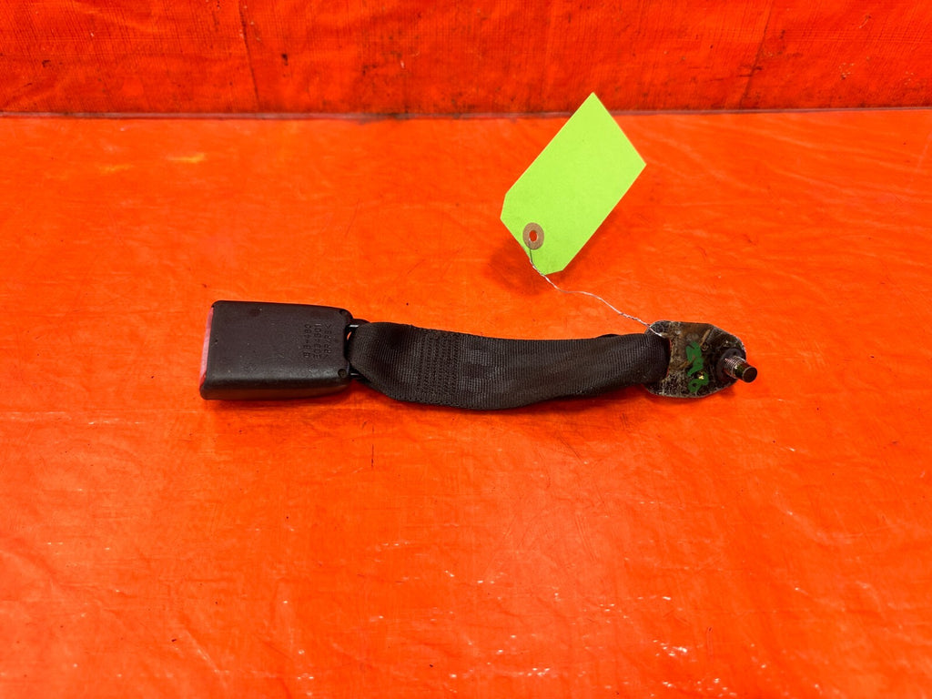 03 07 INFINITI G35 COUPE   LEFT AND RIGHT REAR SEAT BELT CLIP BUCKLES OEM 2985