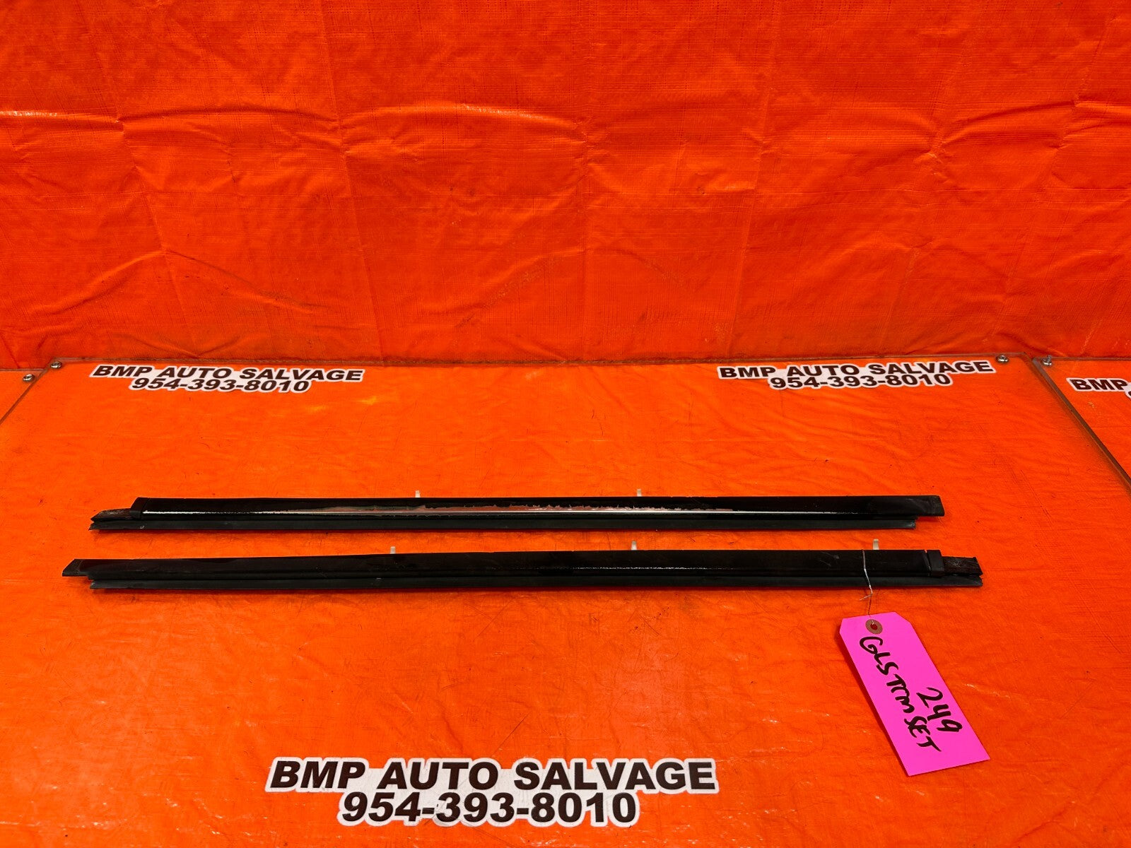 95 00 TOYOTA TACOMA   FRONT LEFT & RIGHT EXTERIOR WINDOW GLASS TRIM   OEM #2490