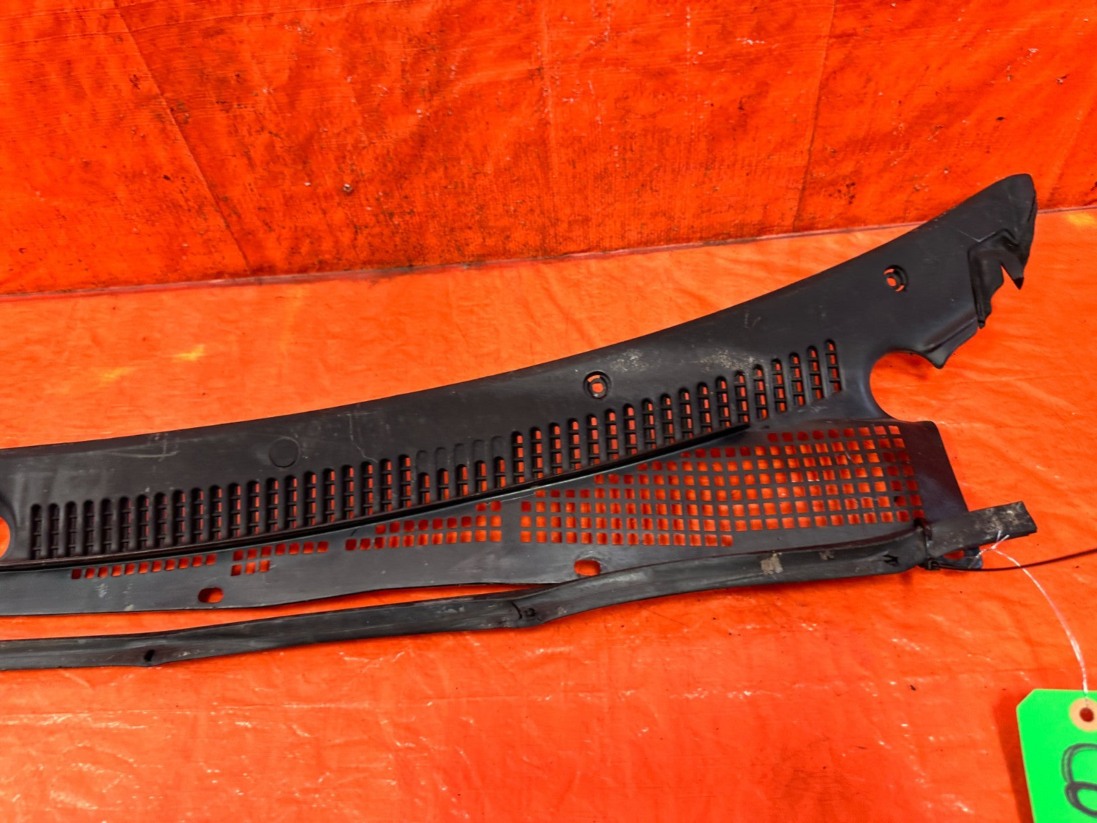 90 91 HONDA CIVIC HATCHBACK   WINDSHIELD WIPER COWL TRIM PLASTIC   OEM 3173