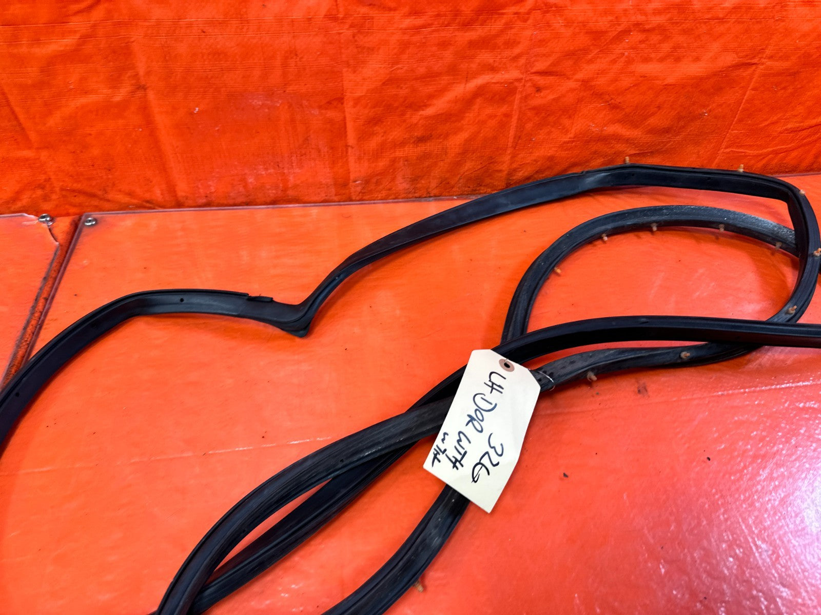 90 91 HONDA CIVIC HATCHBACK   DRIVER LEFT FRONT   DOOR WEATHER STRIP   OEM 3273