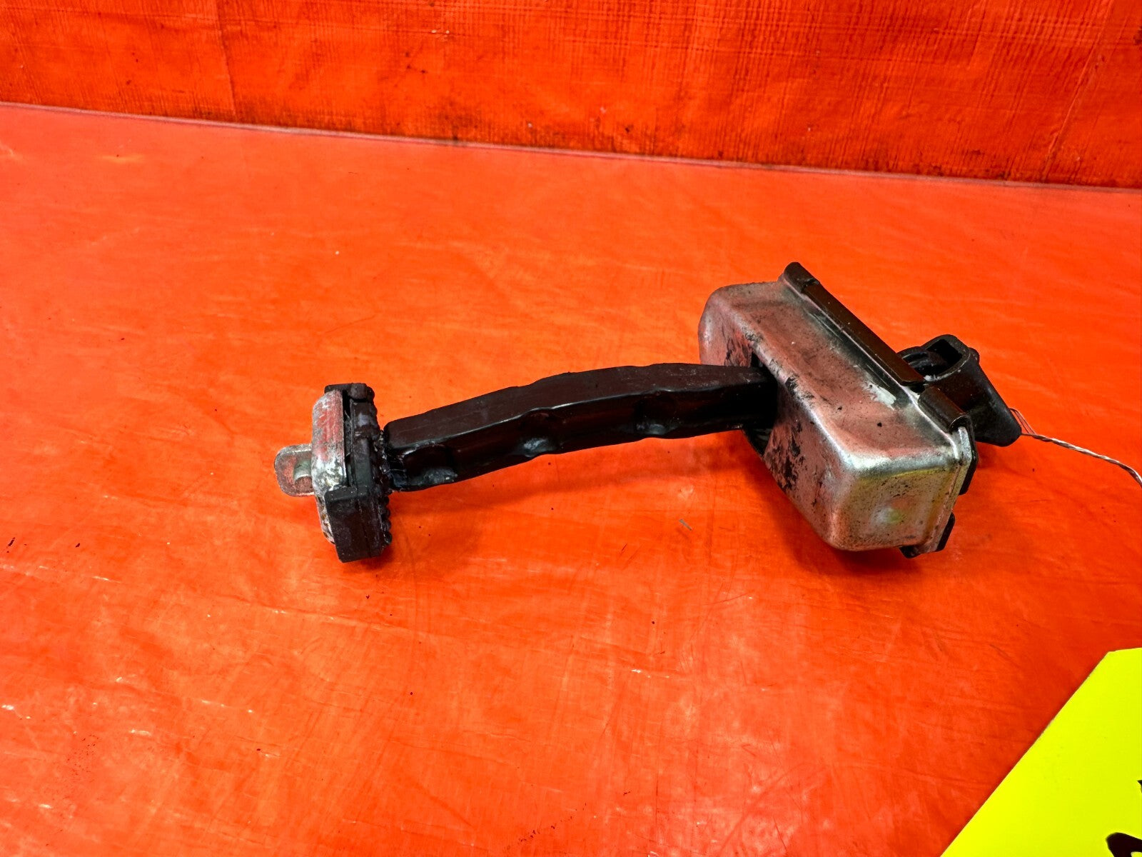 04 08 ACURA TSX   PASSENGER RIGHT FRONT DOOR CHECKER HINGE ARM STOPPER   OEM 2757
