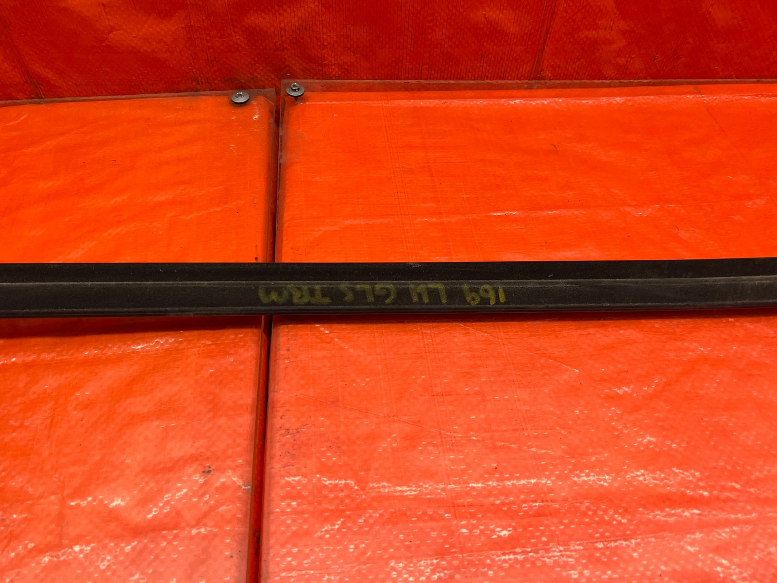 08 15 INFINITI G37 & Q60   DRIVER LEFT FRONT EXTERIOR WINDOW GLASS TRIM OEM #16912