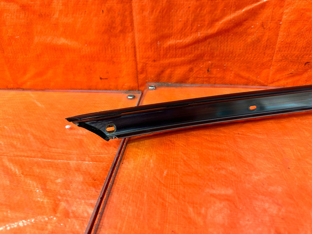 10 16 HYUNDAI GENESIS COUPE   DRIVER LEFT GLASS WINDOW DRIP MOLDING OEM #3028