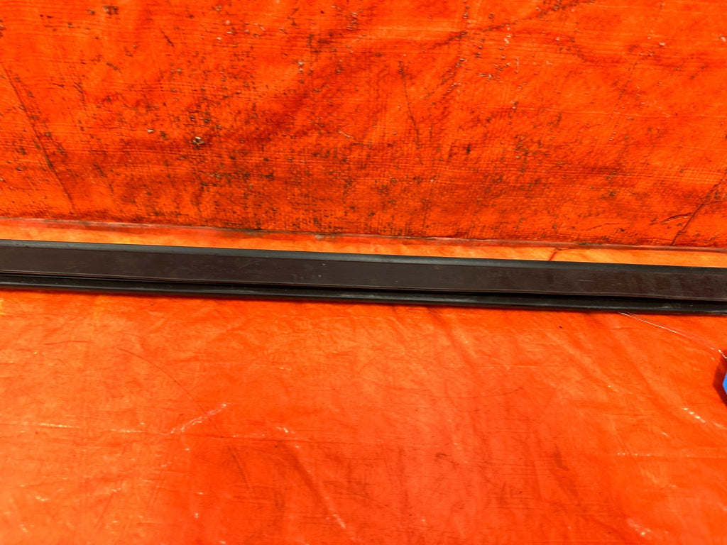 09 15 INFINITI G37 CONVERTIBLE   INTERIOR DOOR PANEL MOUNTED GLASS TRIM OEM 3292