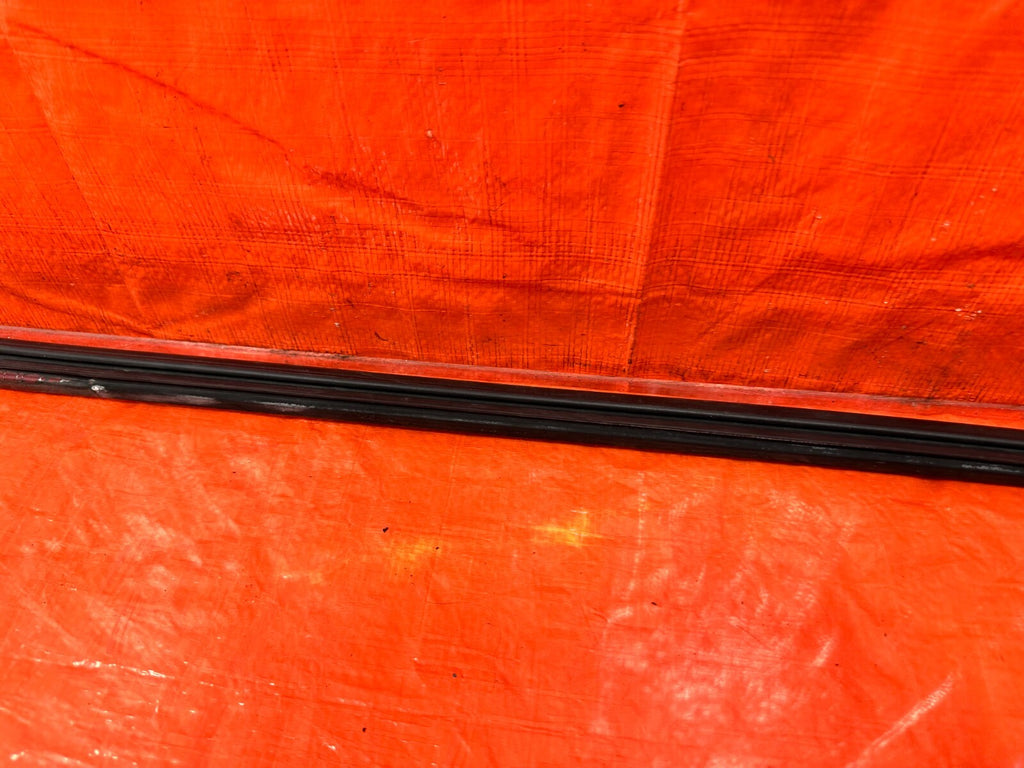 94 01 ACURA INTEGRA 2D   PASSENGER RIGHT TOP OF DOOR WEATHER STRIP OEM #2813