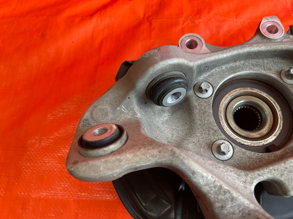 15 20 MERCEDES BENZ C300 W205 4MATIC / DRIVER LEFT REAR SPINDLE KNUCKLE HUB OEM 8