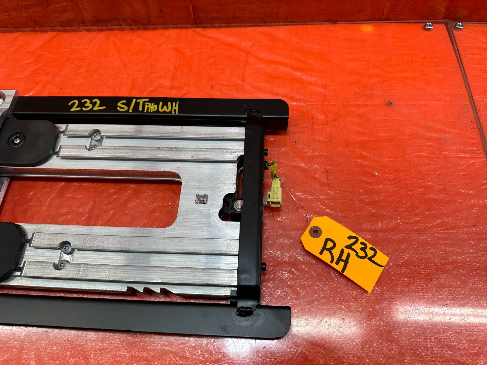 09 15 INFINITI G37 CONVERTIBLE ROLL BAR PROTECTOR SEAT ADJUSTMENT BAR RIGHT #2322