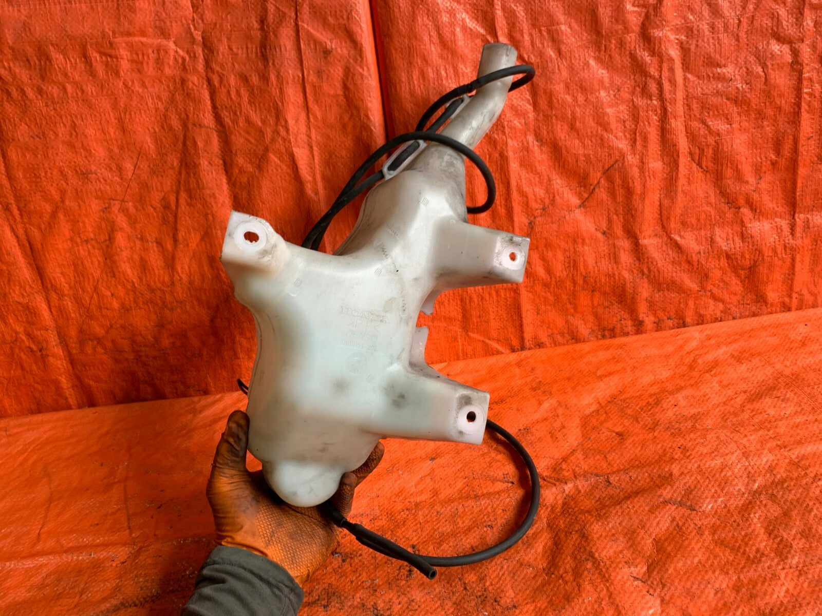 OEM 2006 06 HONDA CIVIC SI COUPE WINDSHIELD WIPER FLUID RESERVOIR W/ MOTOR LINES6