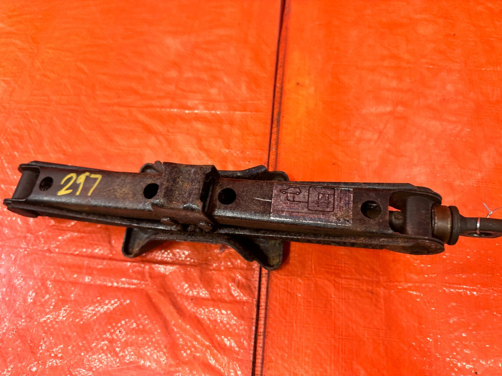 OEM HONDA SCISSOR JACK   88 00 CIVIC   86 02 ACCORD   85 91 PRELUDE   88 91 CRX3