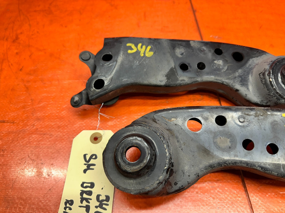 03-08 NISSAN 350Z REAR SUBFRAME MOUNT BRACKETS STAY PAIR LEFT RIGHT OEM #3465