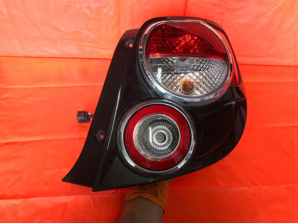 OEM 2014 2015 2016 CHEVROLET SONIC   HATCHBACK   PASSENGER RIGHT TAIL LIGHT LAMP0
