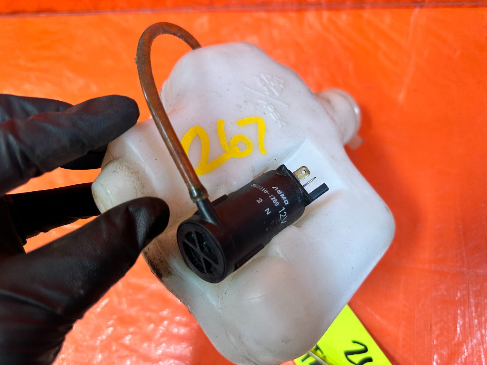 90 93 MAZDA MX 5 MIATA   WINDSHIELD WIPER RESERVOIR TANK W/ MOTOR   OEM #26712