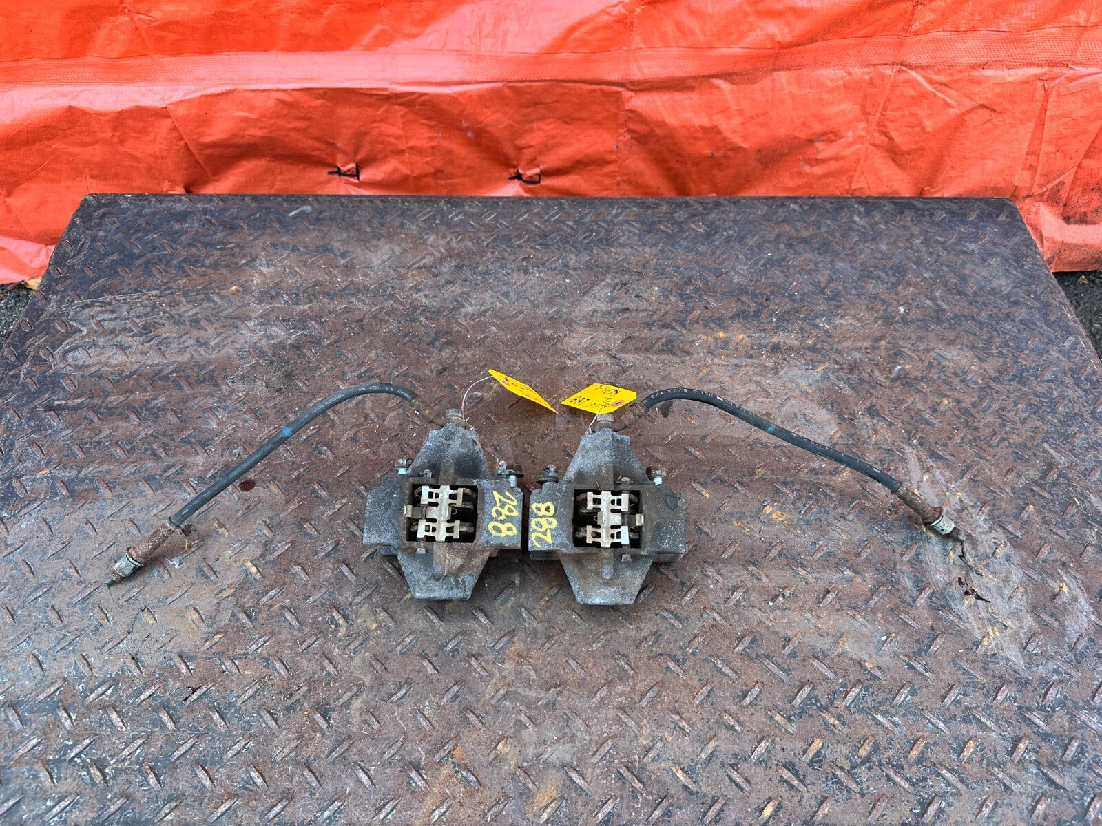 02 10 LEXUS SC430   LEFT AND RIGHT REAR BRAKE CALIPERS   OEM FACTORY #2880