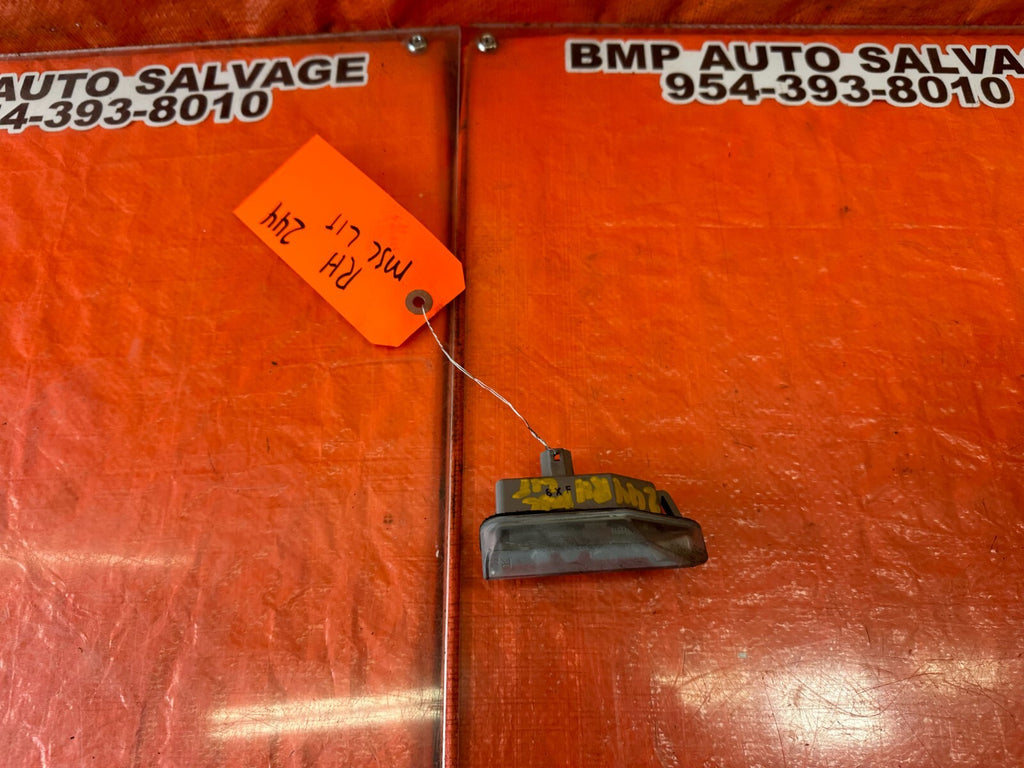 07 12 LEXUS ES350   PASSENGER RIGHT LICENSE PLATE LIGHT   OEM FACTORY #2446