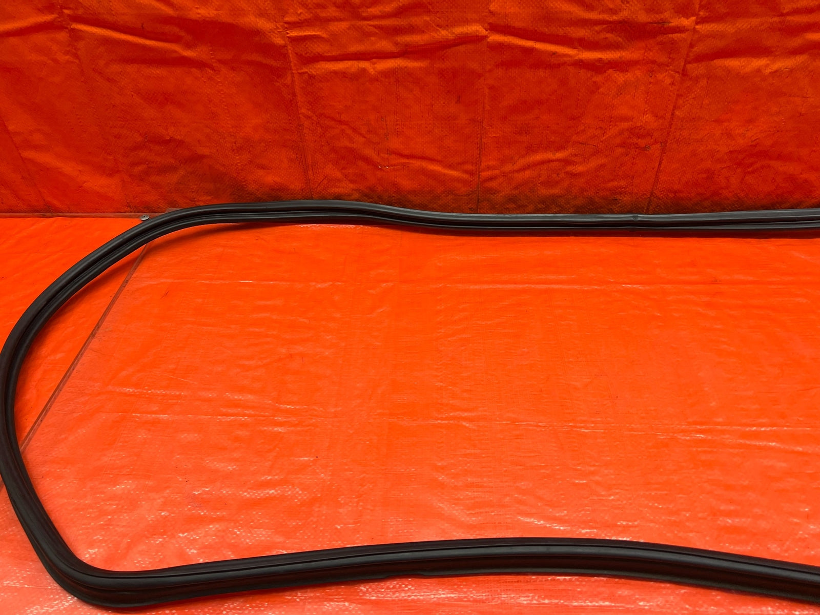 02 05 HONDA CIVIC SI EP3 HATCH TAILGATE TRUNK HATCH LATCH WEATHER TRIM STRIP 2307