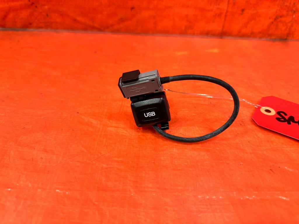 11 14 ACURA TSX   USB ADAPTER PORT   OEM FACTORY #3051