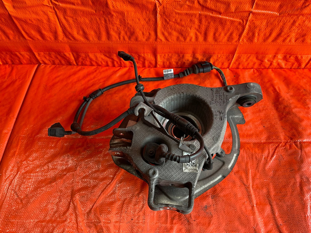 14 16 PORSCHE   PANAMERA 4 MODEL   AWD   RIGHT REAR SPINDLE KNUCKLE HUB OEM #658
