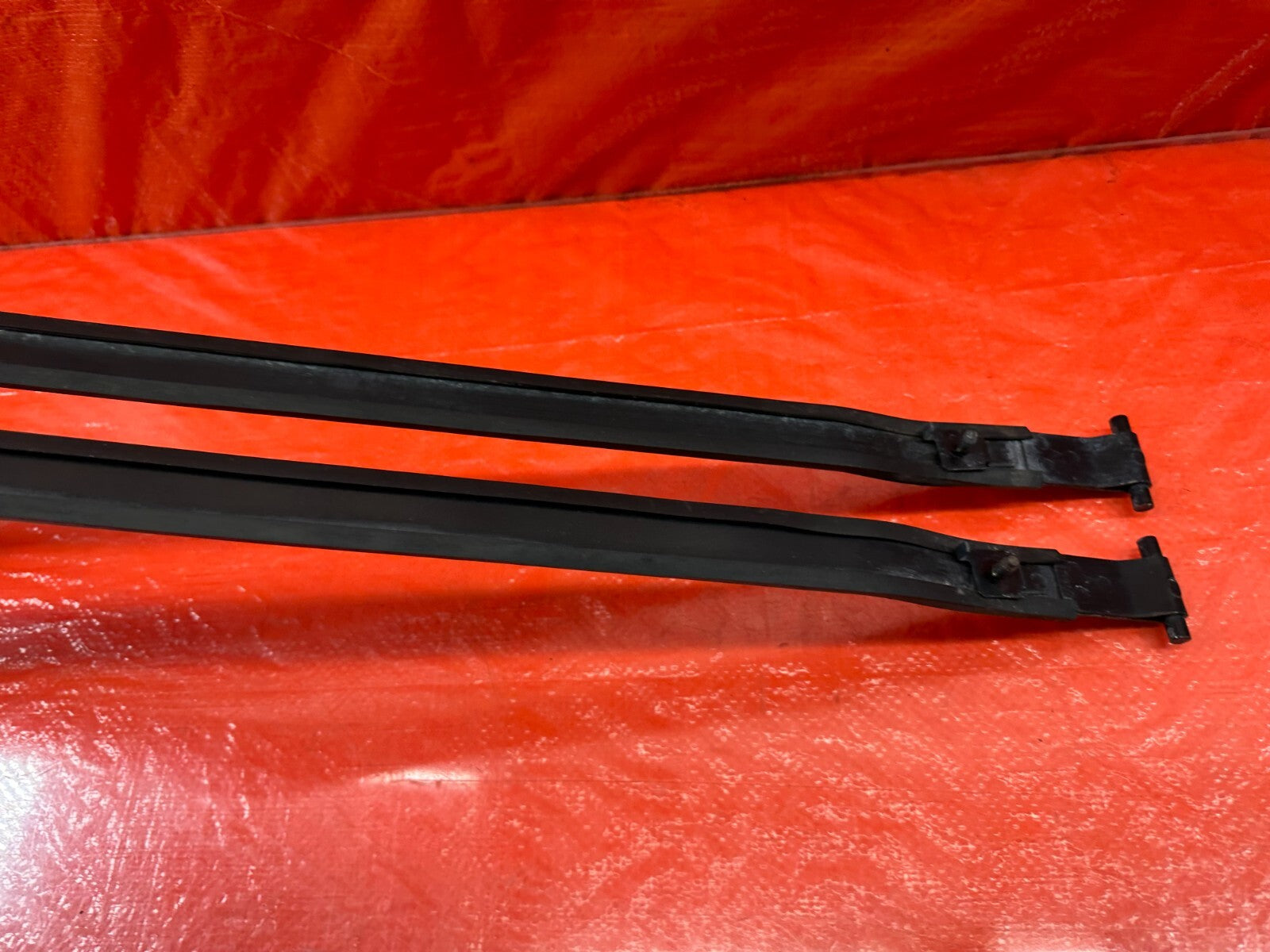 08 15 INFINITI G37 COUPE GAS GASOLINE FUEL TANK MOUNTING STRAPS BAND SET OEM 18814