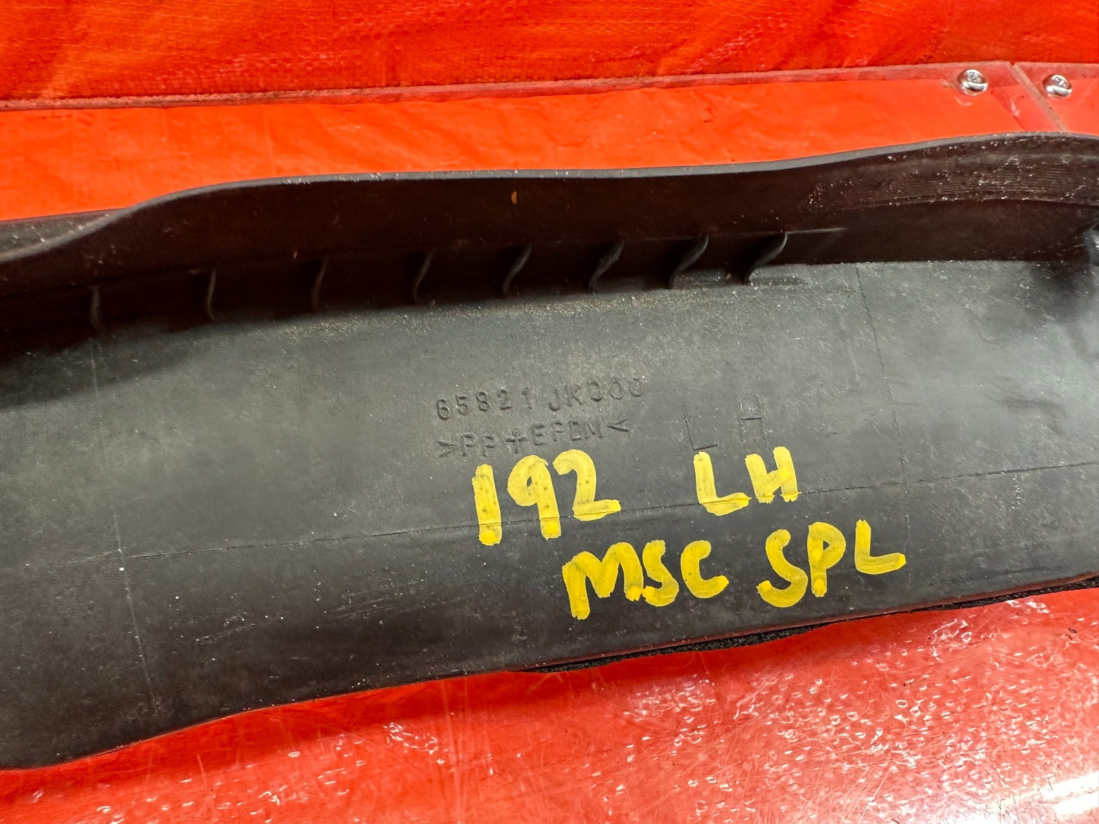07 13 INFINITI G35 G37 SEDAN   RUBBER FENDER TRIM HOOD SEAL   LEFT   OEM #1929