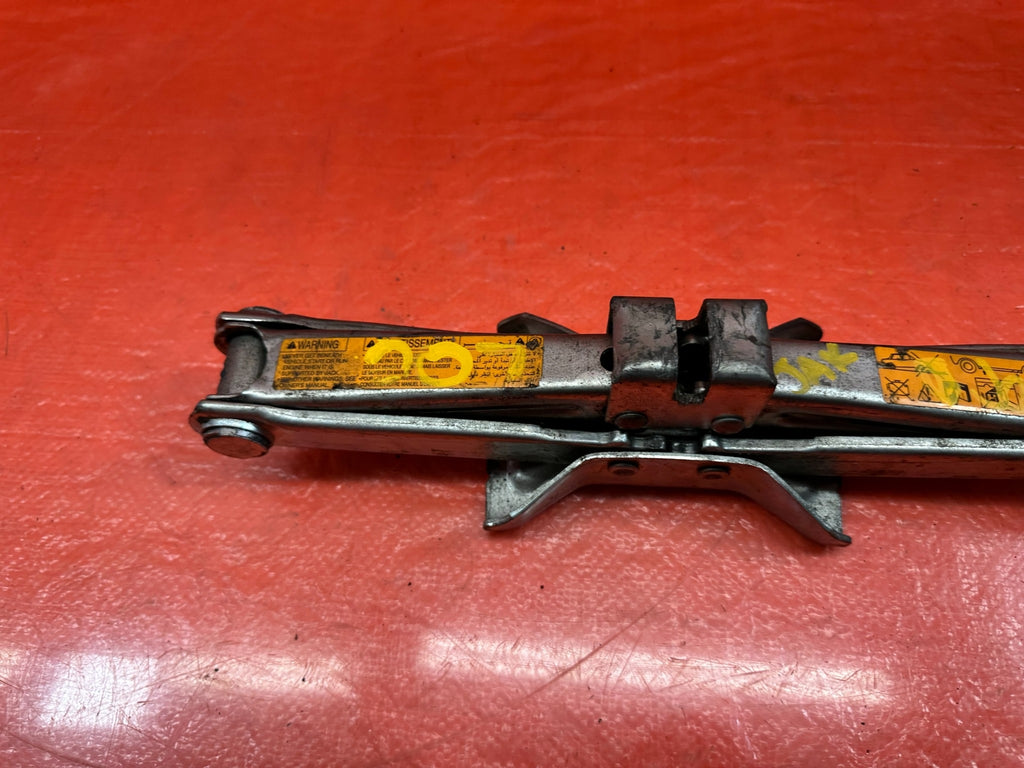 08 15 INFINITI G37 & Q60 2D COUPE SPARE TIRE PANTOGRAPH / SCISSOR JACK   OEM 2076