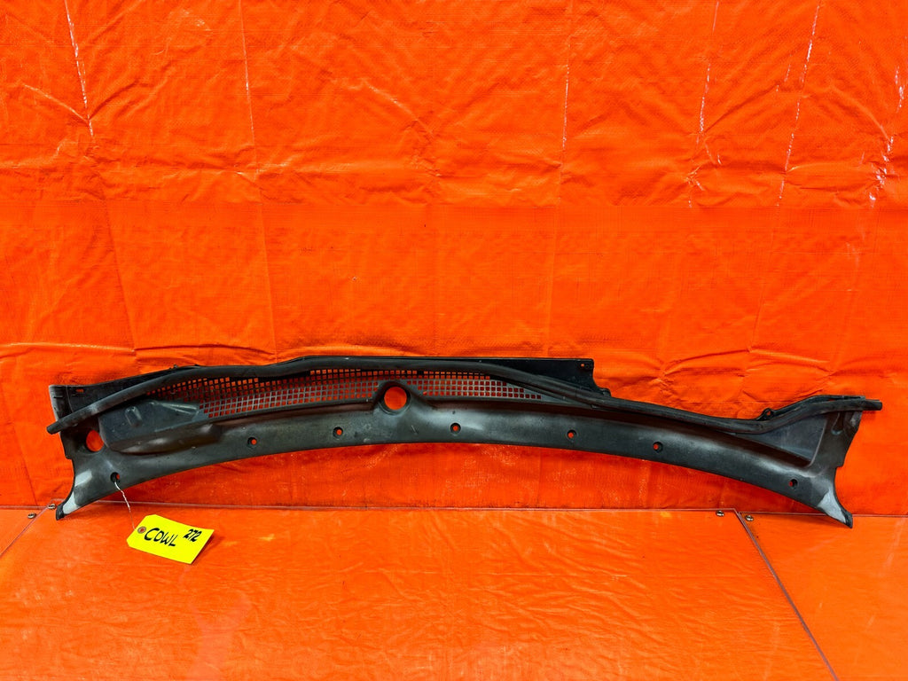 93 97 HONDA DEL SOL  WINDSHIELD WIPER COWL TRIM PLASTIC   OEM FACTORY #2720