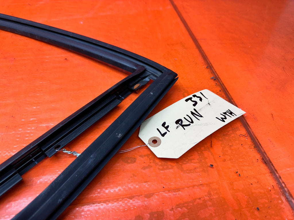 94 01 ACURA INTEGRA 2D LEFT DRIVER DOOR WINDOW RUN CHANNEL SEAL OEM #3315