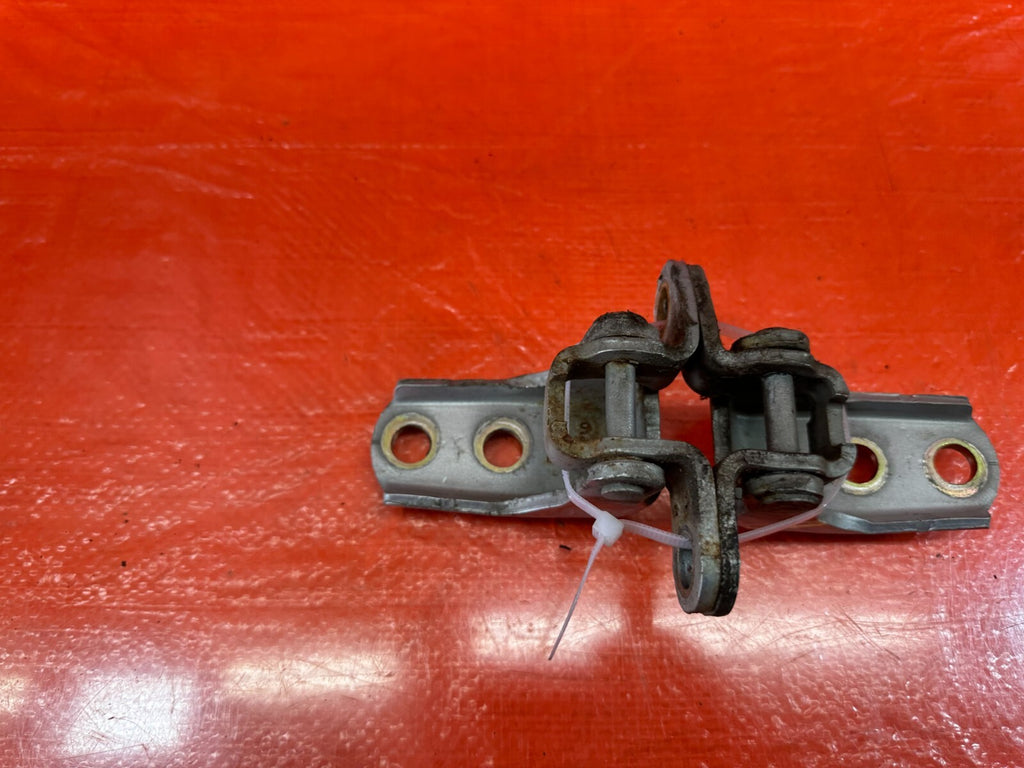 02 05 HONDA CIVIC SI EP3 HATCHBACK DOOR HINGE SET UPPER & LOWER RIGHT  OEM 2136