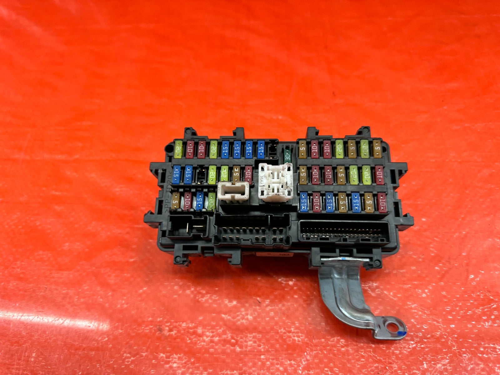 16 20 INFINITI Q50 & Q60 3.0L   INTERIOR CABIN UNDER DASH FUSE BOX PANEL OEM 2155