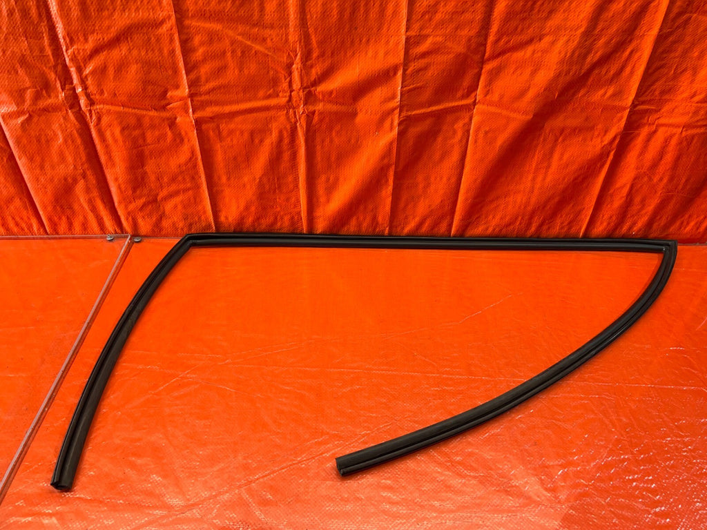 06 11 CIVIC 4D SEDAN   DRIVER LEFT FRONT WEATHER STRIP RUN CHANNEL OEM #2204
