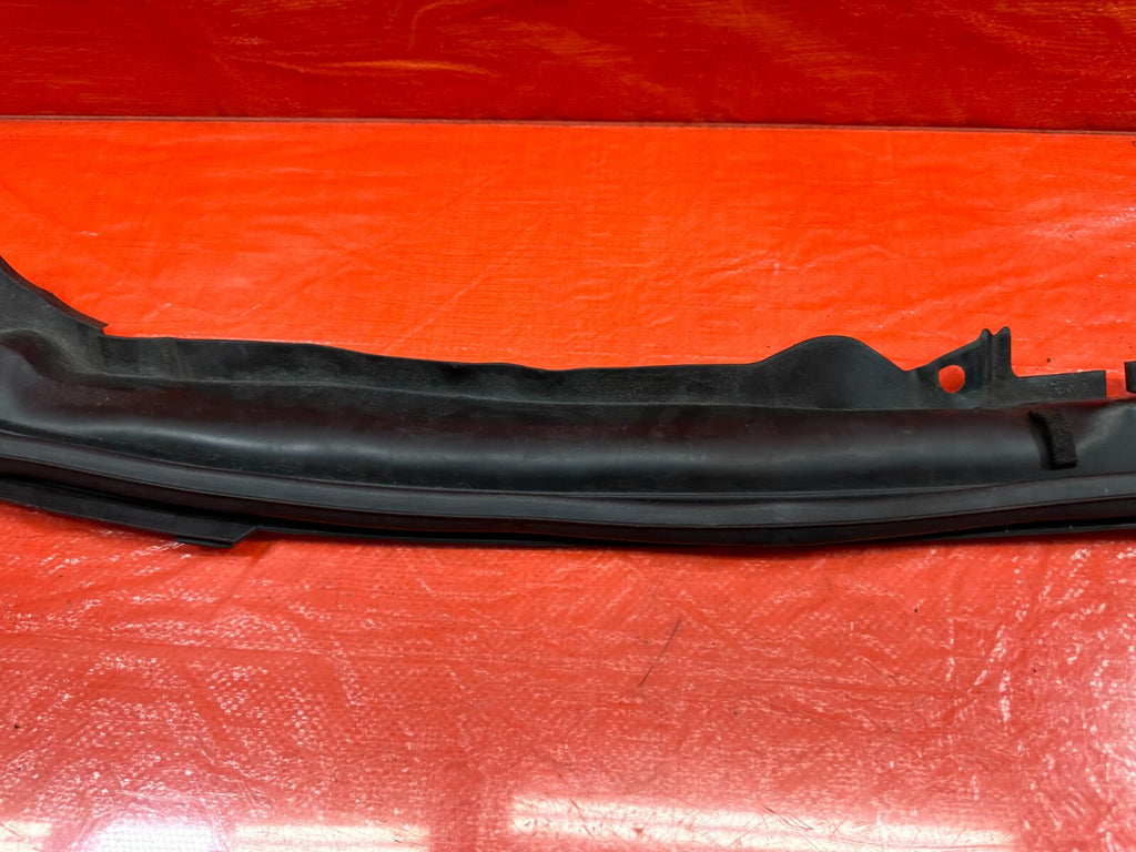 08 15 INFINITI G37 & Q60 COUPE DRIVER LEFT FRONT   FENDER SEAL TRIM GASKET #1886