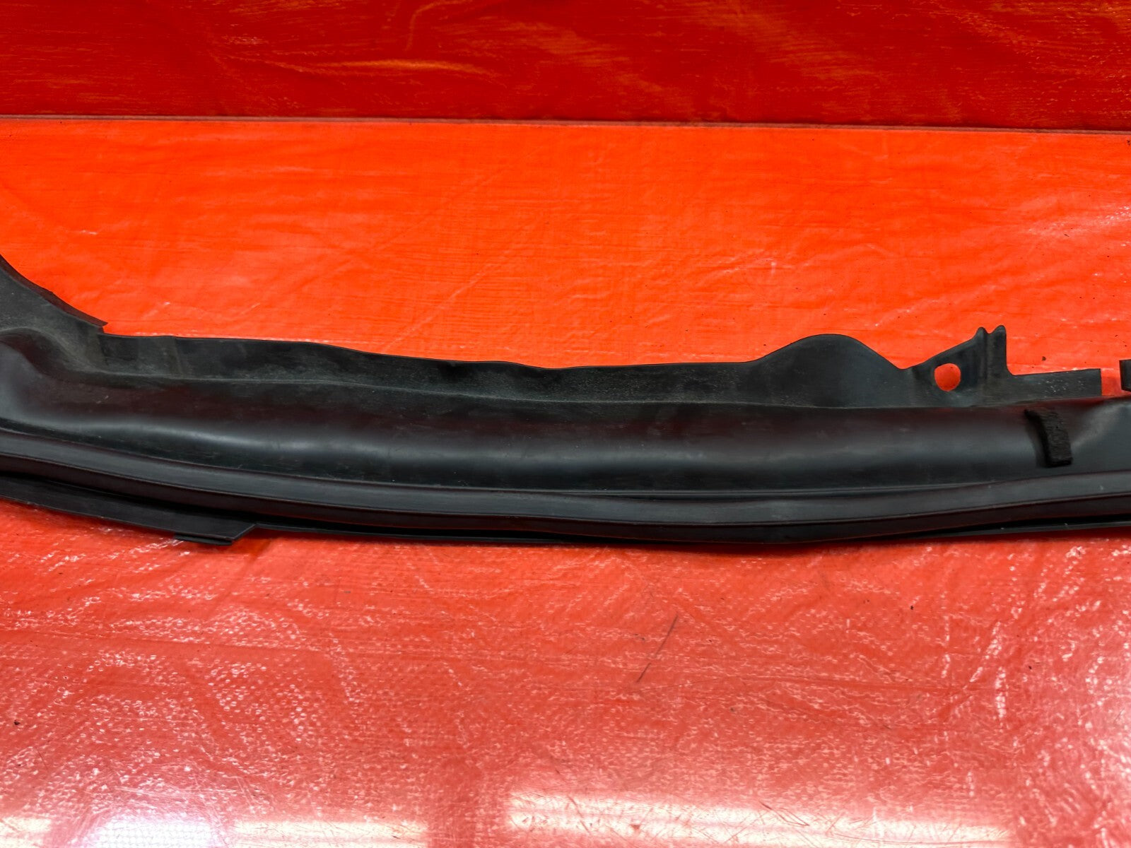 08 15 INFINITI G37 & Q60 COUPE DRIVER LEFT FRONT   FENDER SEAL TRIM GASKET #1886